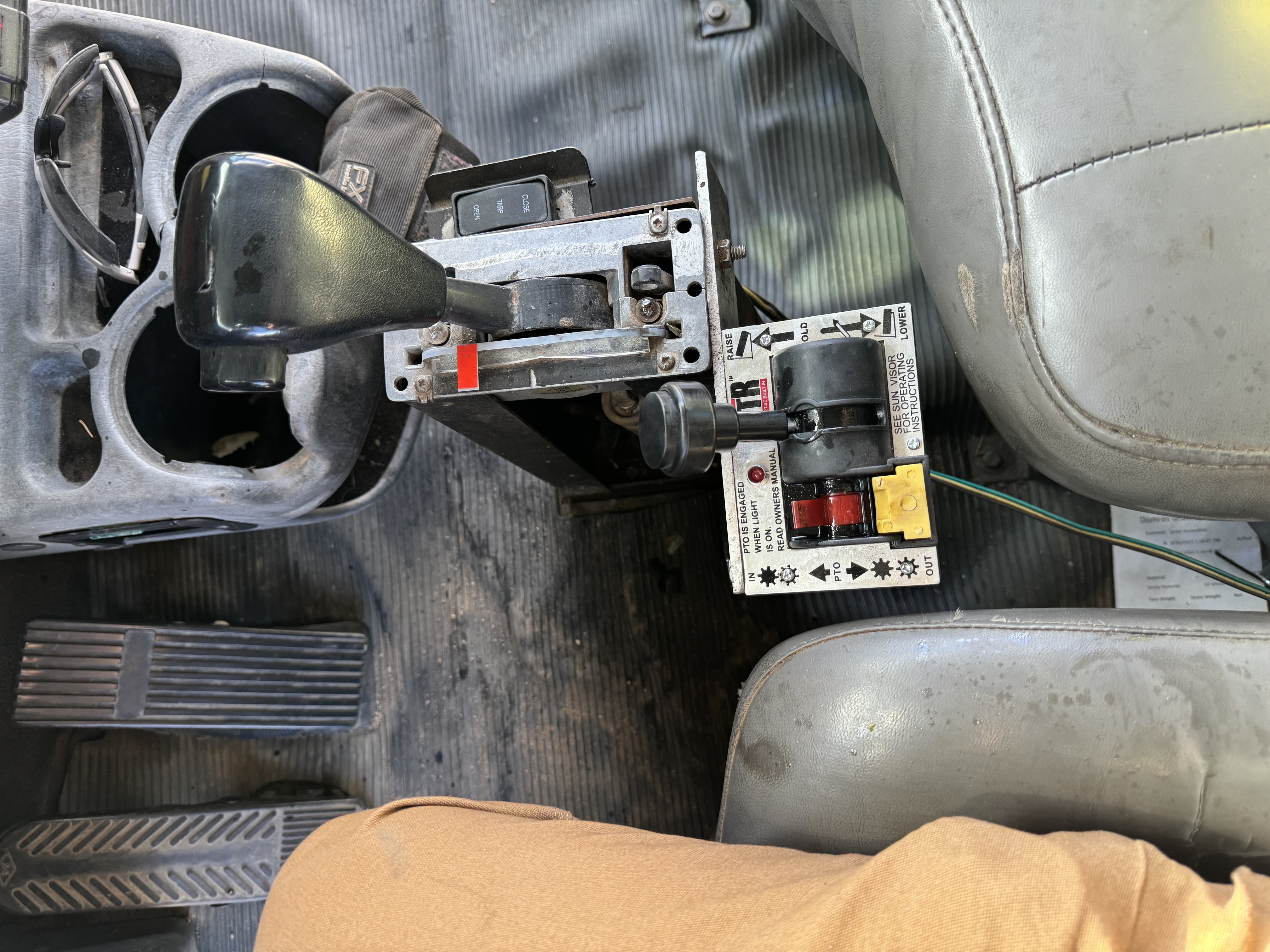 2003 KENWORTH T300 - Image 28